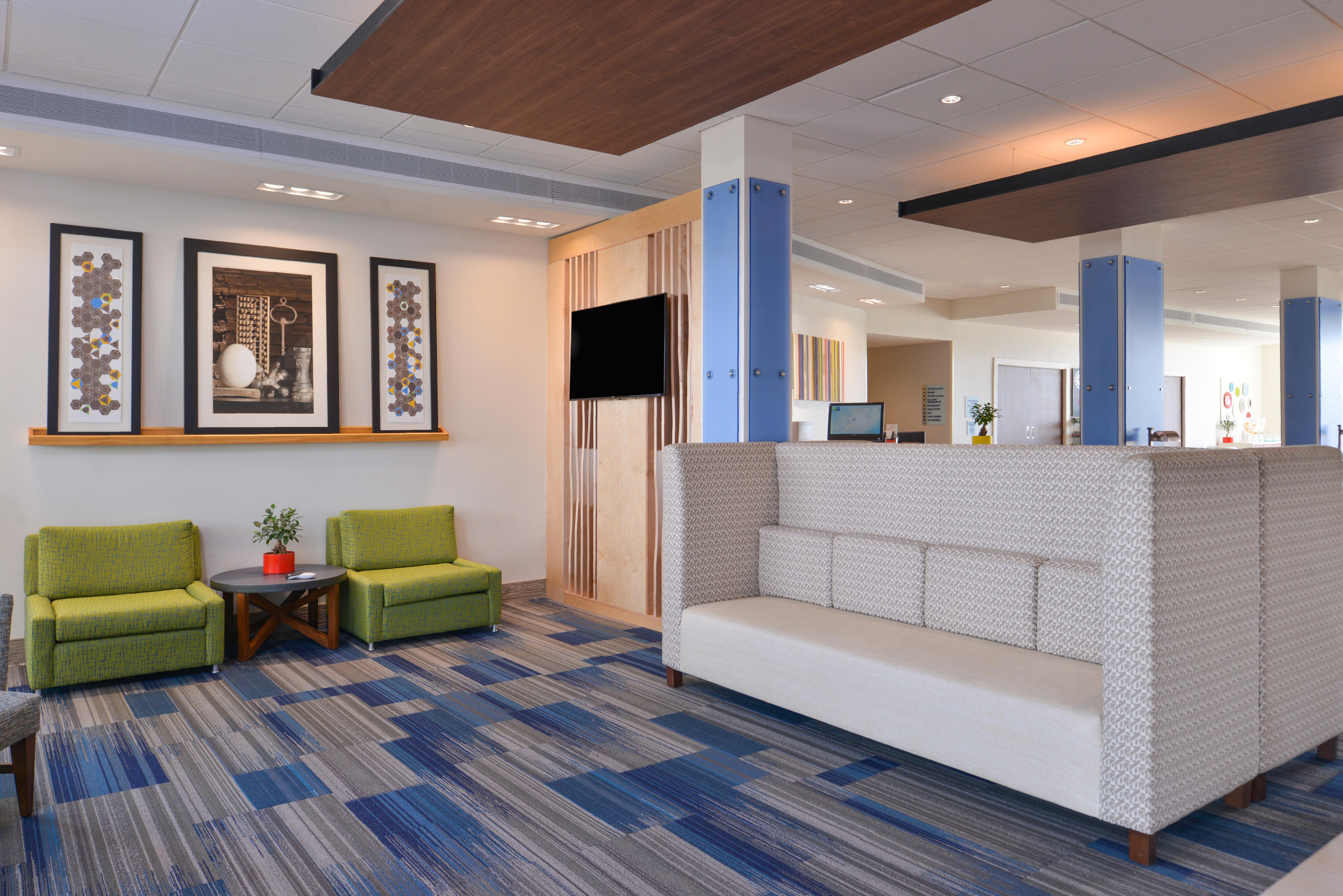 Holiday Express & By Ihg Hotel Trinity