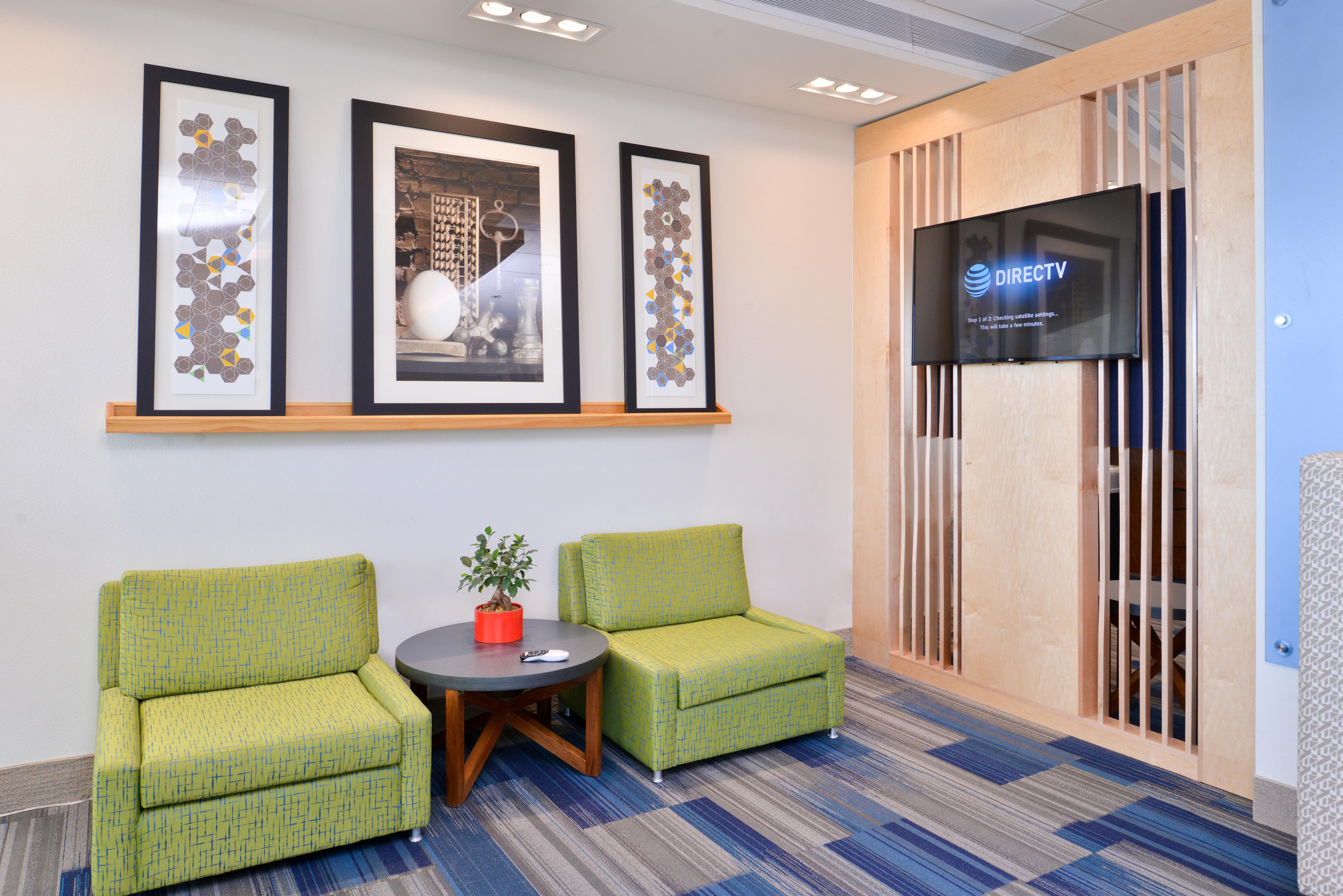 Hotel Holiday Express & By Ihg 2*